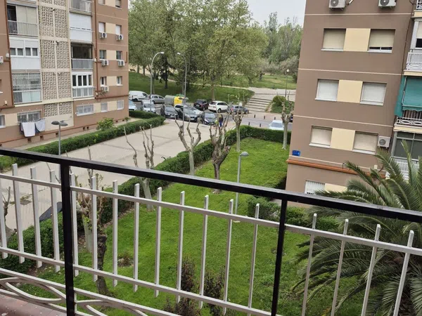 Alquiler de piso en Calle del Ampurdán, 14 - Foto 2
