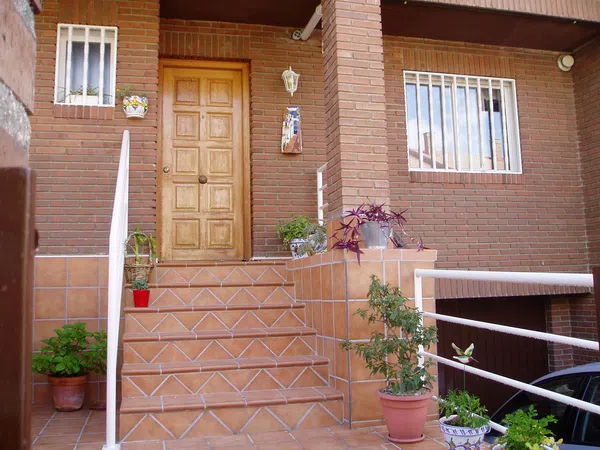Chalet adosado en calle de Ambite, 11 - Foto 1