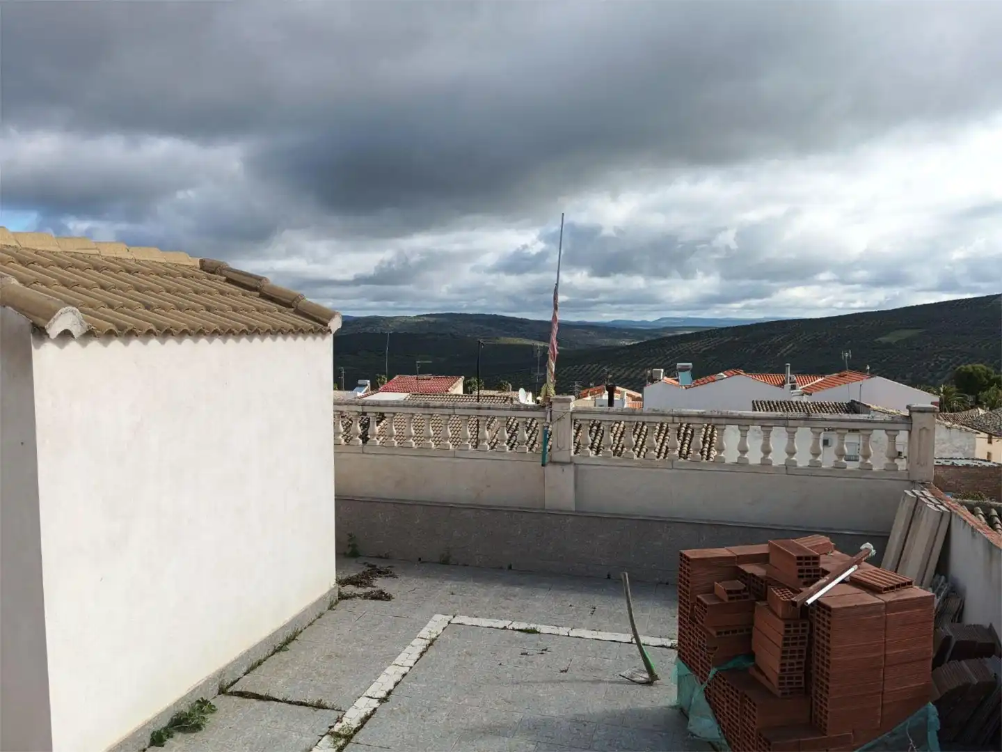 Casa adosada en  Calle Hoyo de Valdecanales 12 - Foto 2