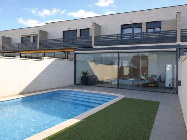 Chalet adosado en Las Cañas - Foto 1