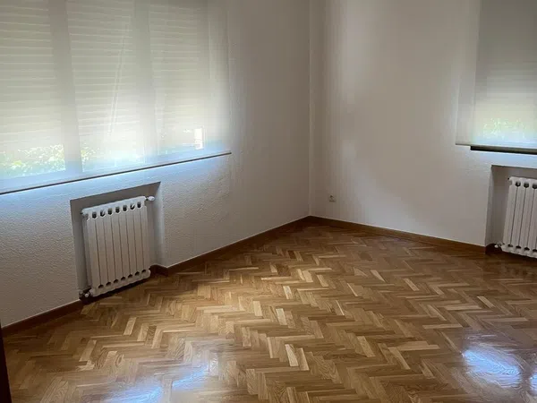 Piso en calle de Mesena, 75