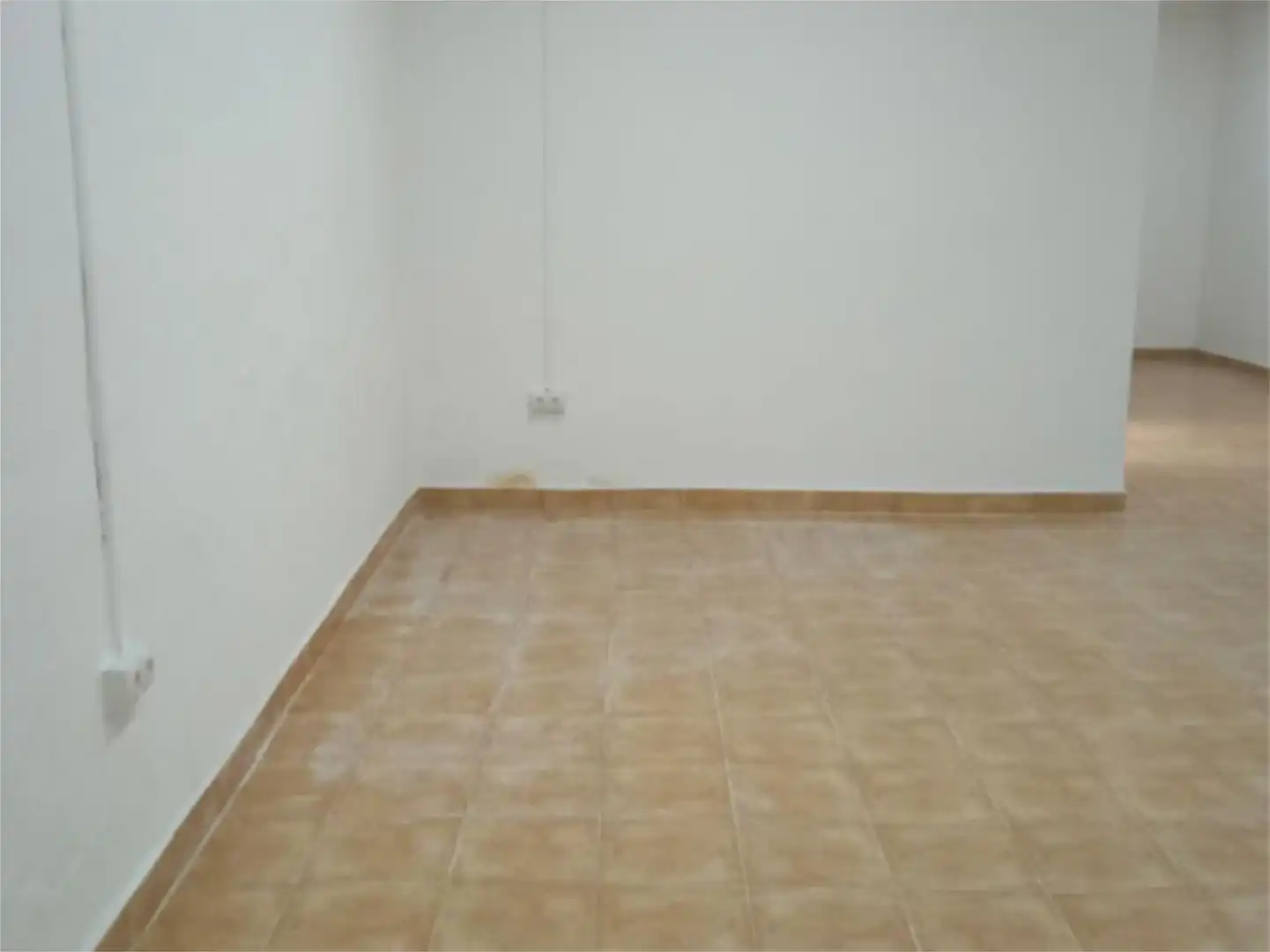 Local comercial en  Calle Guadalimar 13B - Foto 2