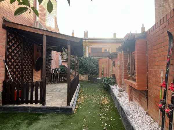 Chalet adosado en calle del Sauce, 22 - Foto 3