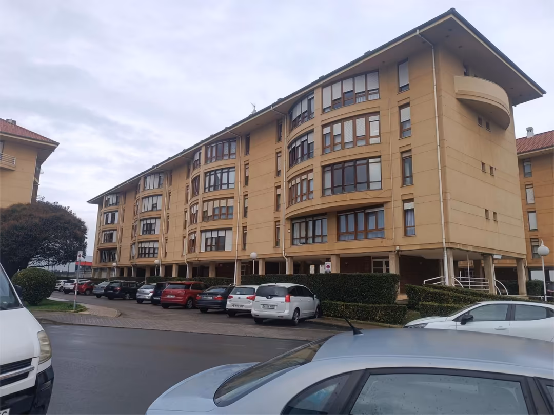 Piso en  Calle Manuel Pombo Angulo 12 - Foto 2