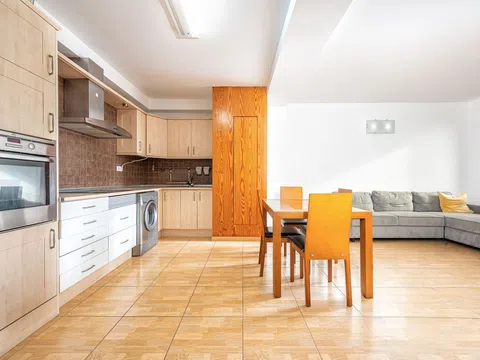 Piso en calle Azahar, 1