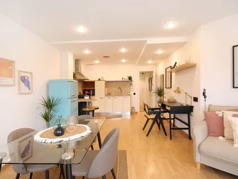 Estudio en calle de Villarroel, 145 - Foto 1