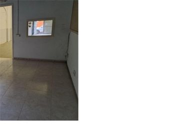Local comercial en  Carrer del Montseny 2 - Foto 1