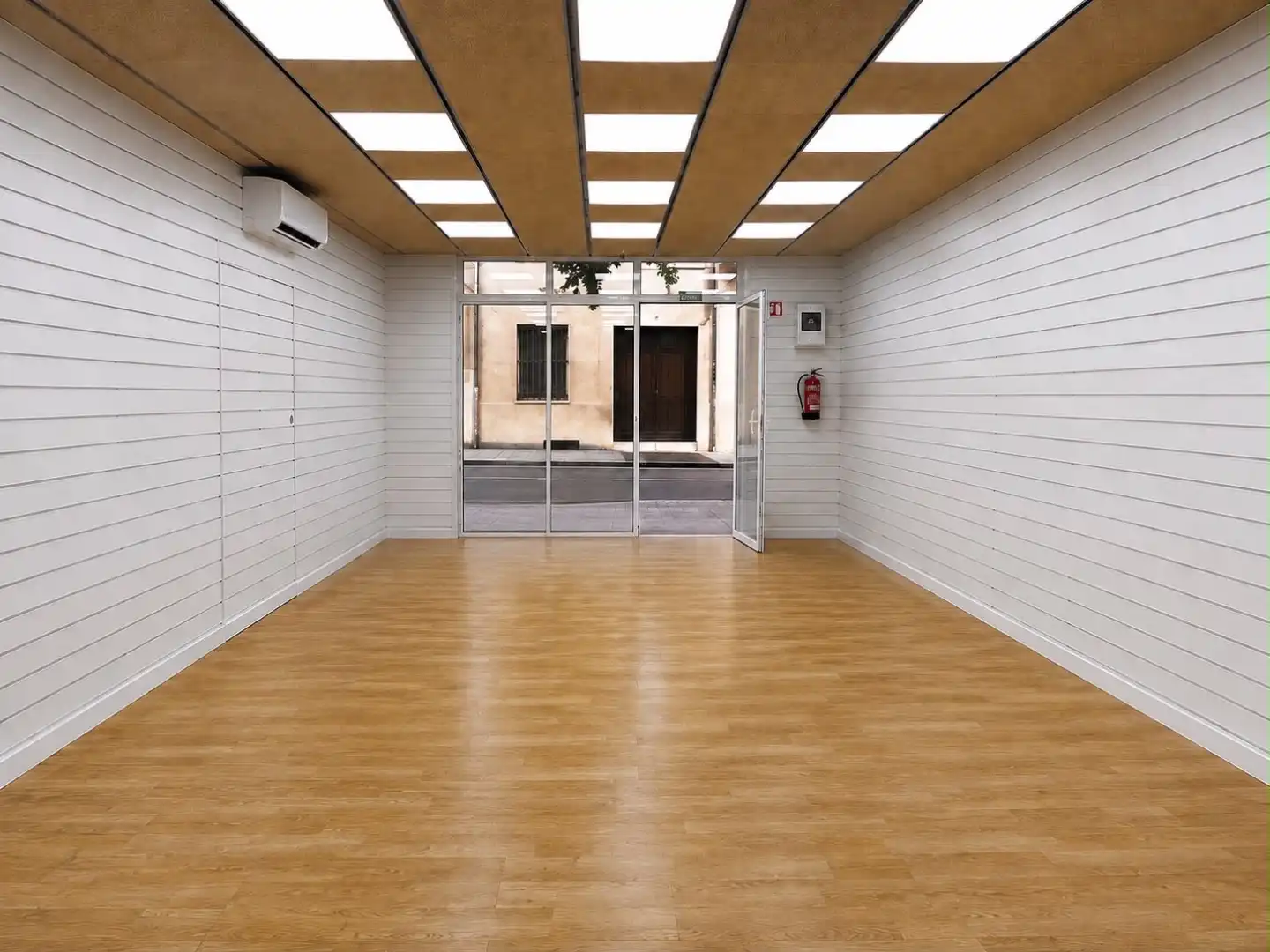 Local comercial en  Carrer Llobregat 101 - Foto 2