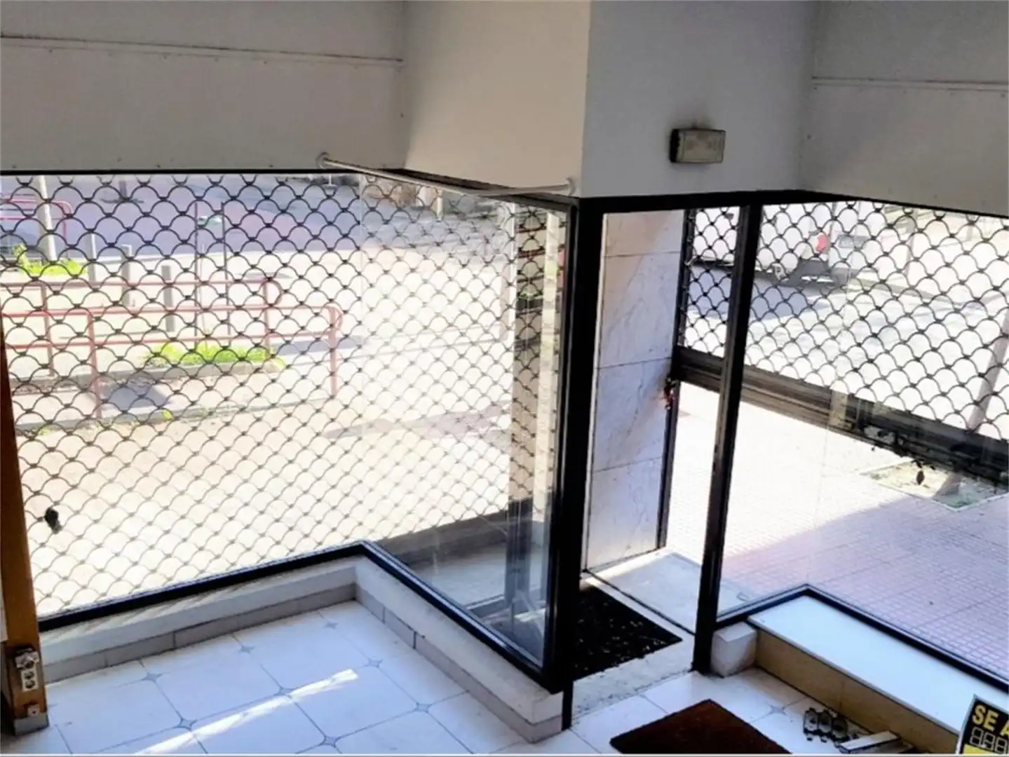 Local comercial en  Calle Pintor Pablo Uranga 10 - Foto 7