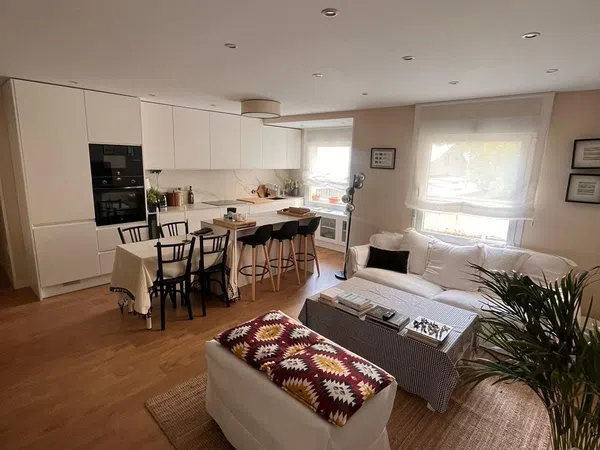 Piso en travesía de las Cañas, 1 b