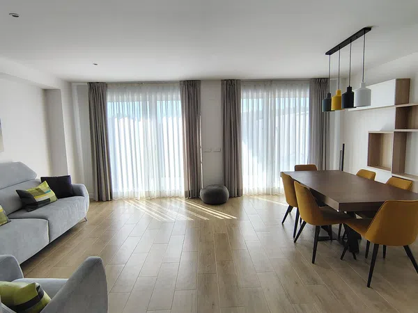 Chalet adosado en Primera Fase - Nuevo Tres Cantos - Foto 1