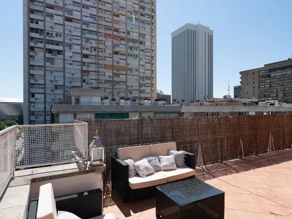 Piso en Avenida del General Perón, Cuatro Caminos - Foto 1