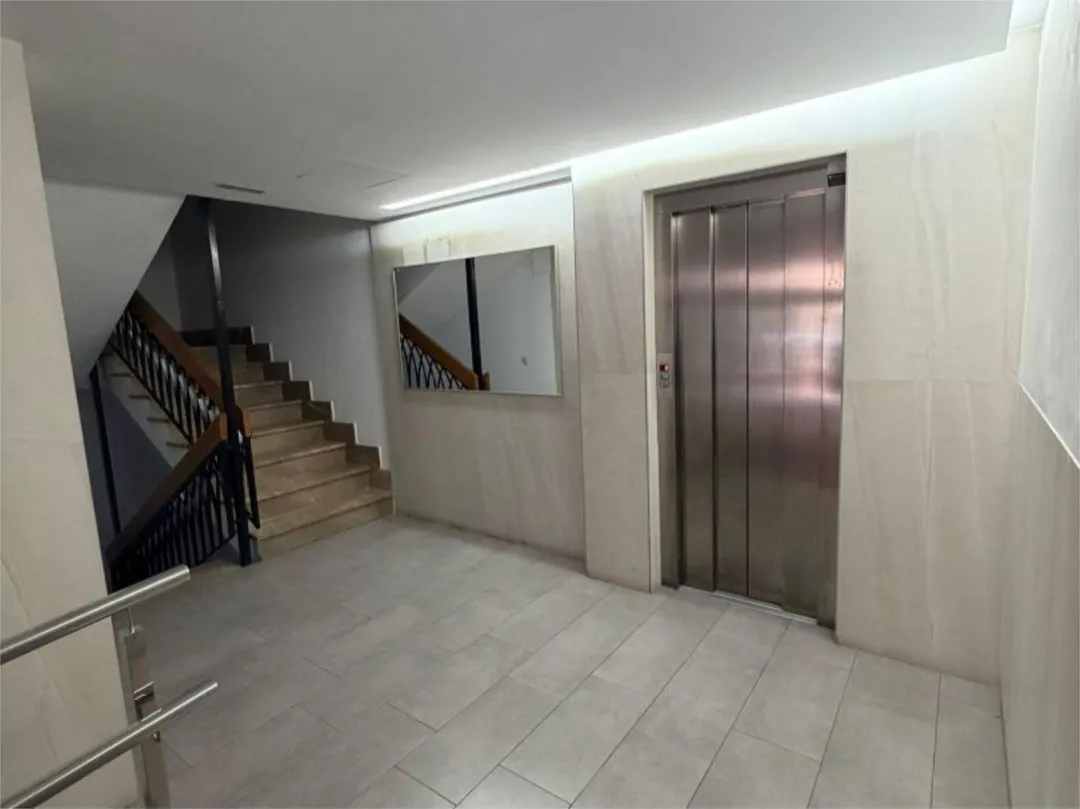 Piso en  Calle Poeta Manuel de Góngora 13 - Foto 2