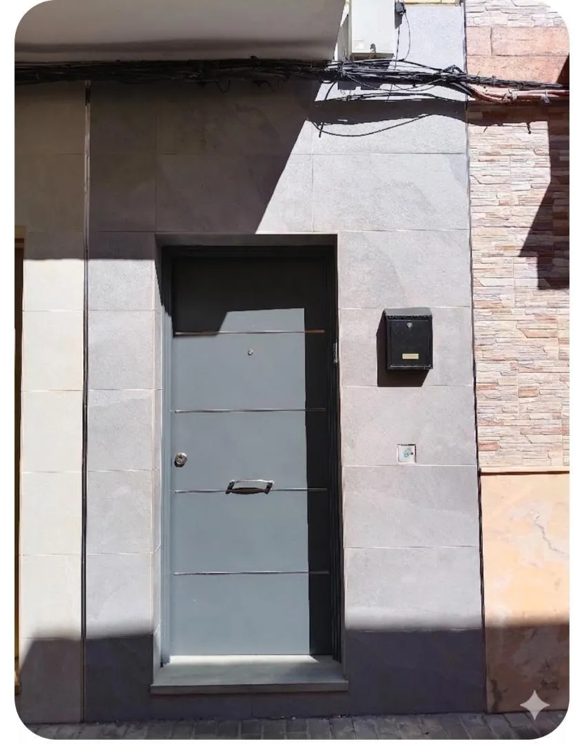 Casa adosada en  Calle Puebla de los Infantes 11 - Foto 2