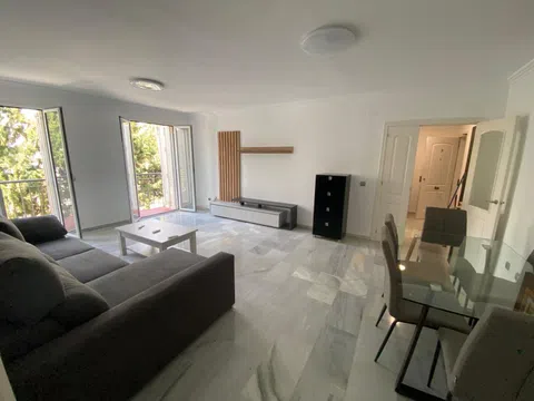 Piso en avenida de Carlos Haya, 75