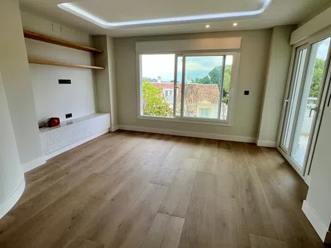 Piso en calle Guzmán el Bueno, 7
