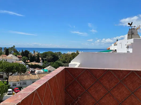 Chalet pareado en calle Cardenal Pedro González, 20 - Foto 1