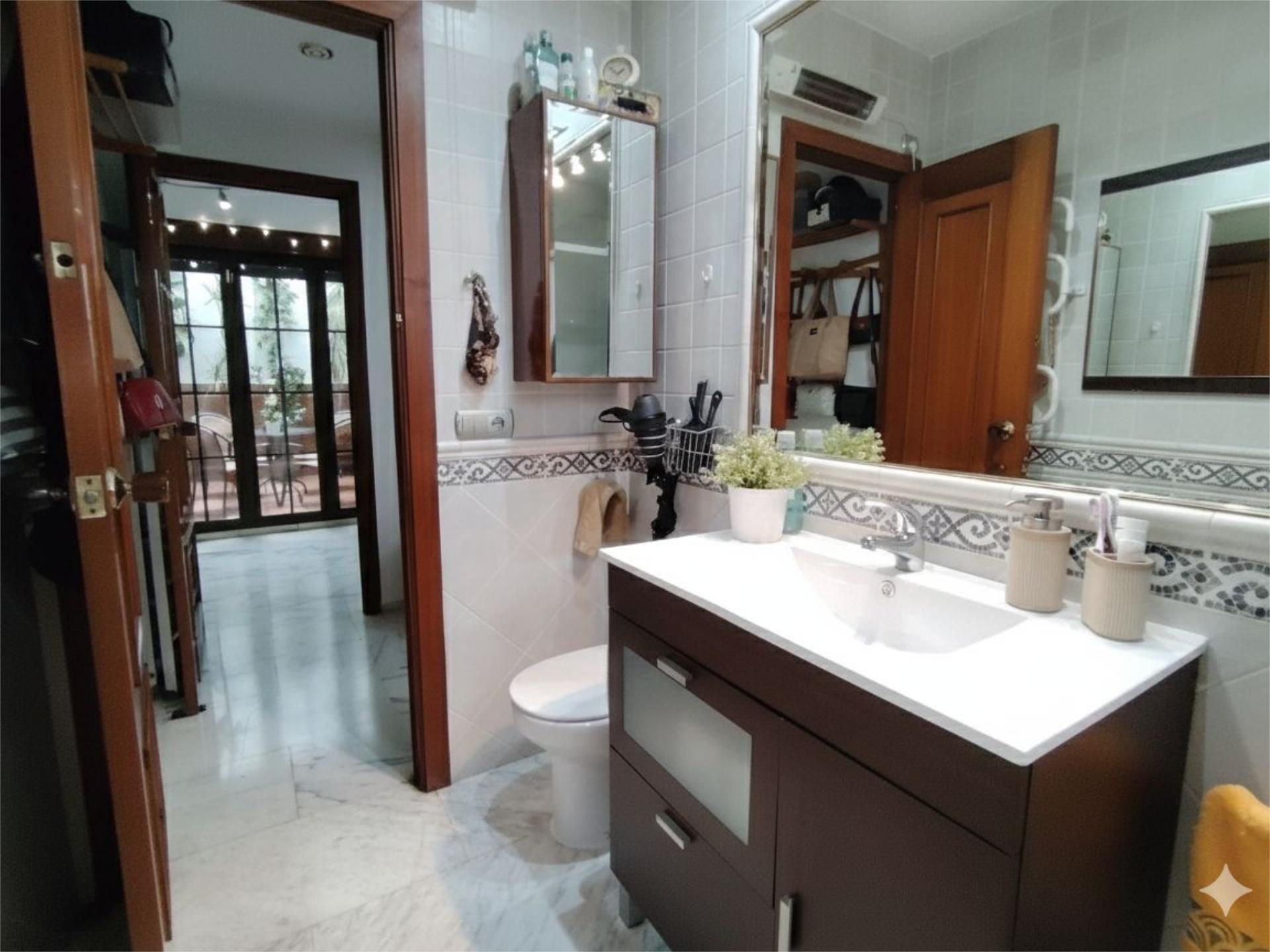 Casa adosada en  Calle Sagunto 41 - Foto 5