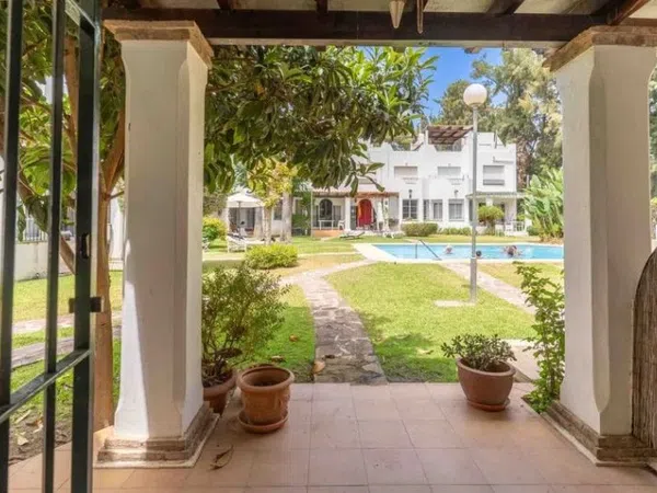 Chalet adosado en Barrio Los Naranjos - Foto 2