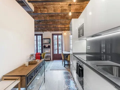 Piso en calle de Sardenya, 252