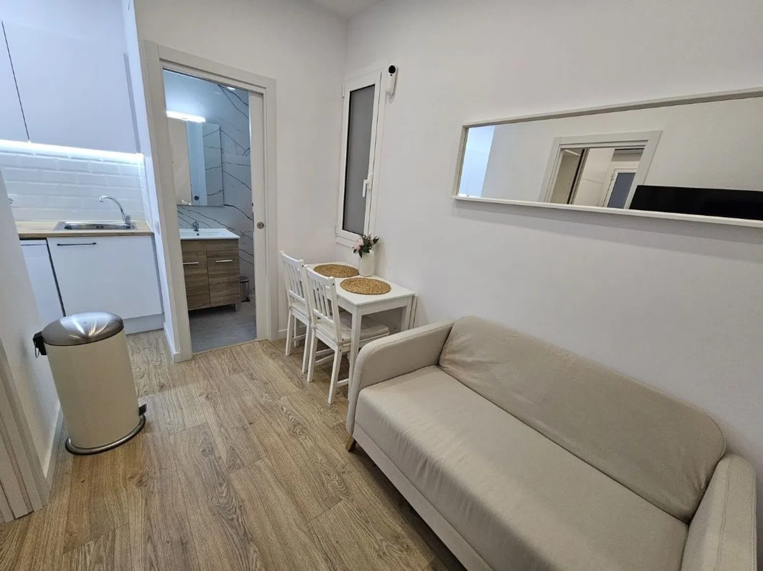 Estudio en calle dels Jocs Florals, 168 - Foto 2