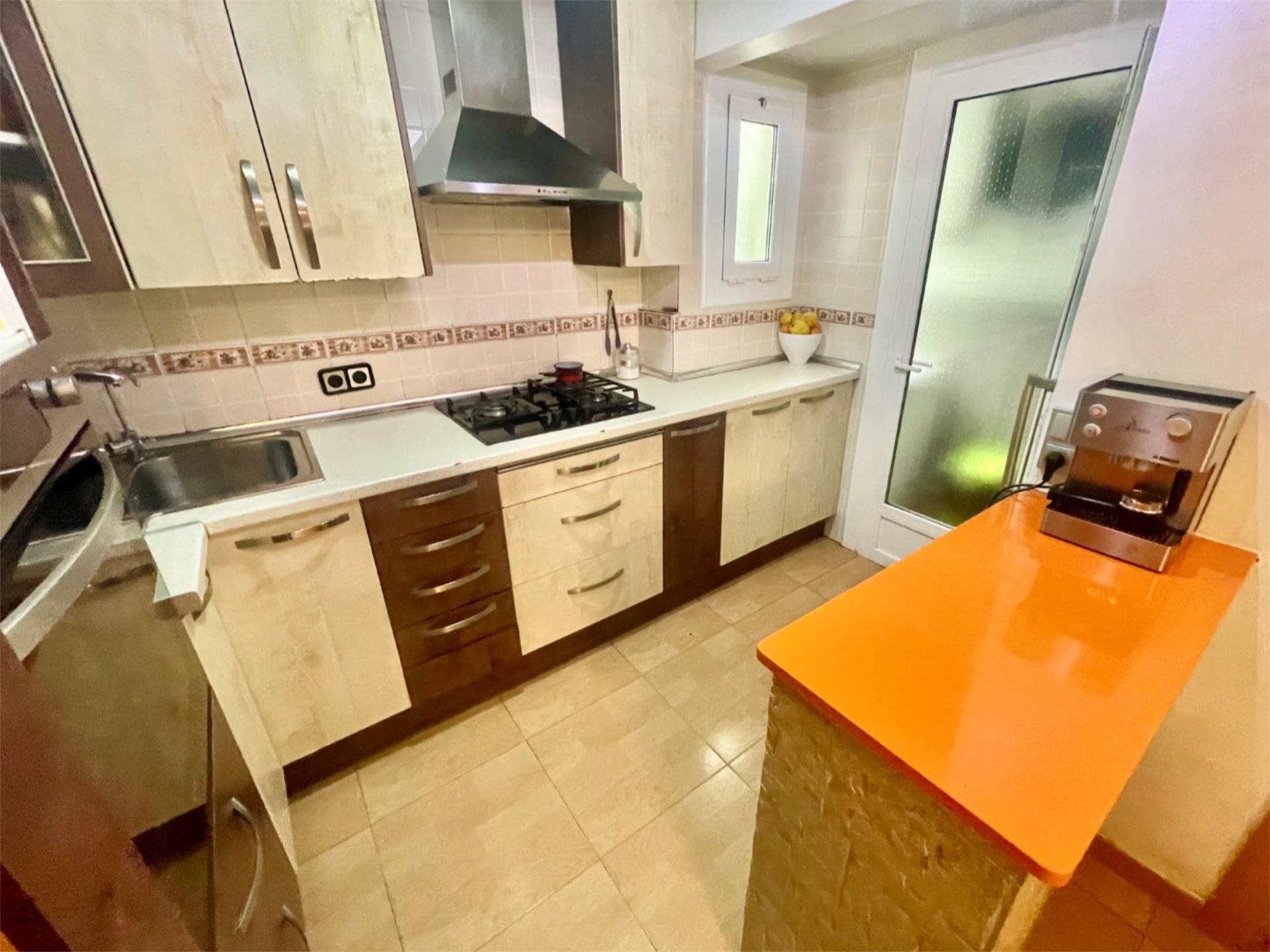 Piso en  Carrer de Josep Miquel 8 - Foto 4