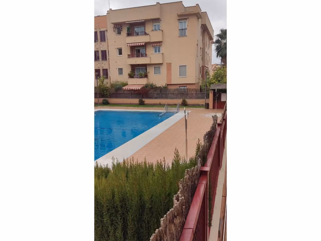 Piso en  Avenida de Maracena 190