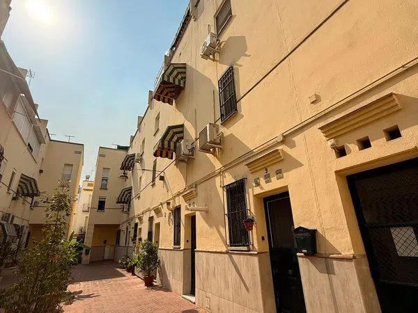 Chalet adosado en Calle Enladrillada, 65, San Julián - Foto 1