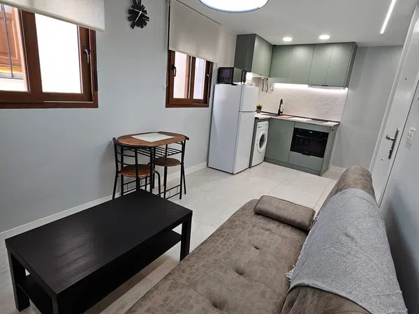 Piso en calle Cruellas, 2