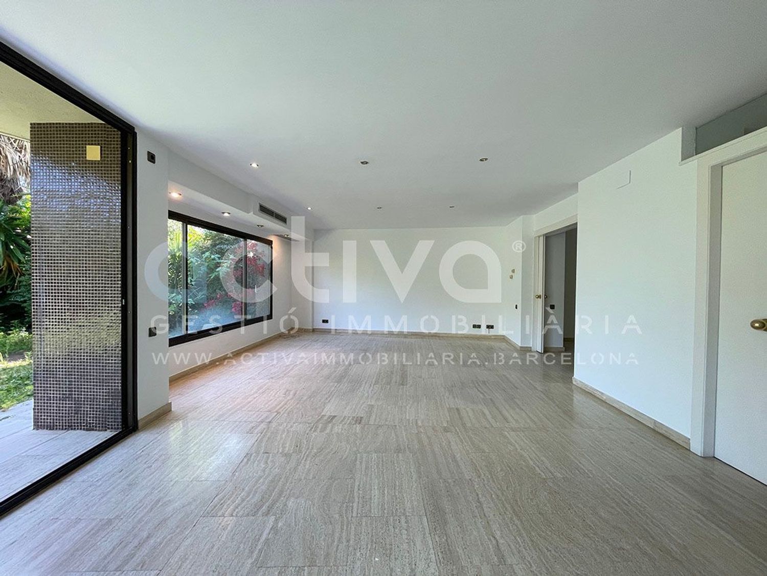 Chalet adosado en Calle dels Lleons - Foto 4