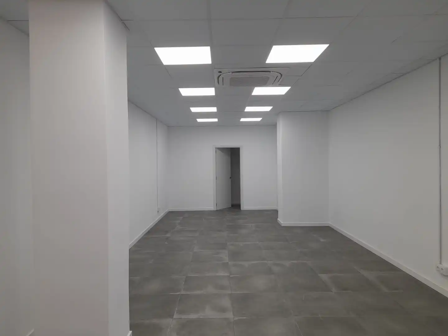 Local comercial en  CORNELLA - Foto 10