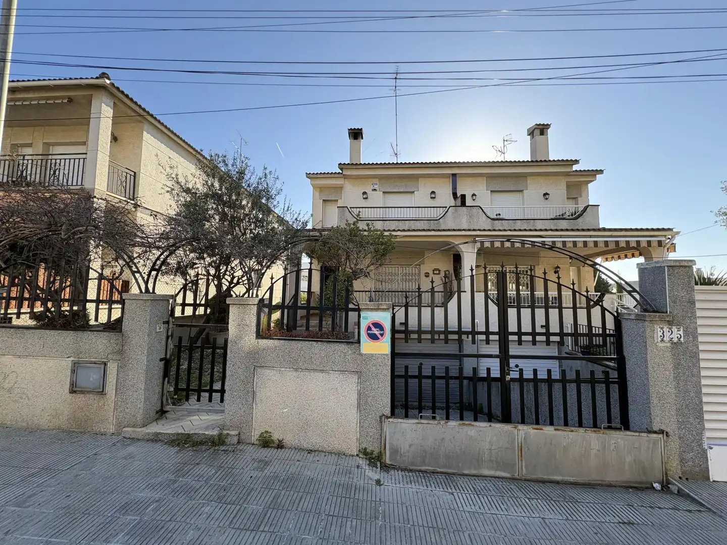 Casa adosada en  Carrer de Lluís Companys 51 - Foto 1