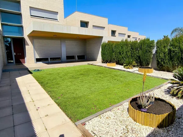 Chalet adosado en calle gorrion, 9