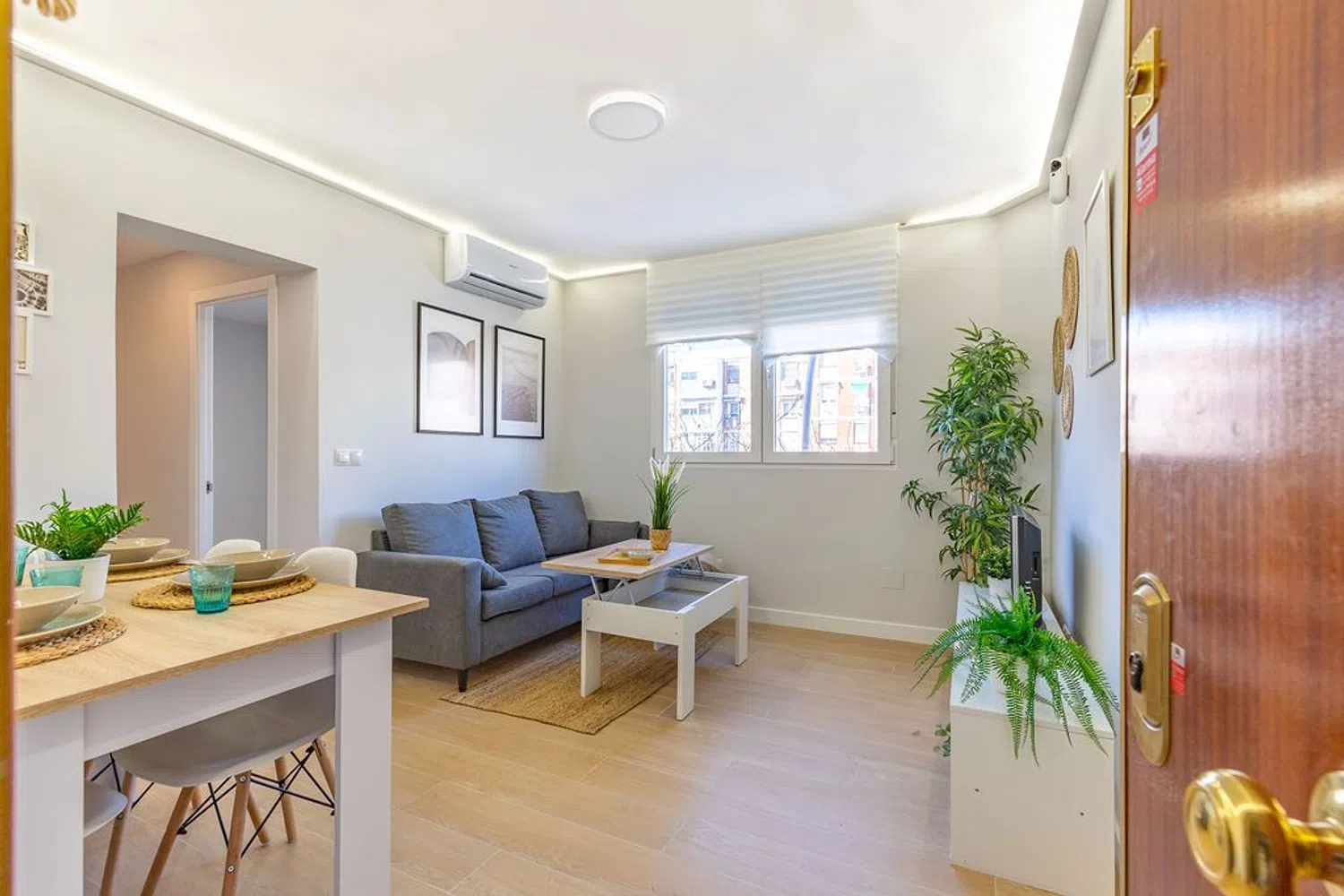 Piso en avenida del Marqués de Corbera, 38 - Foto 1