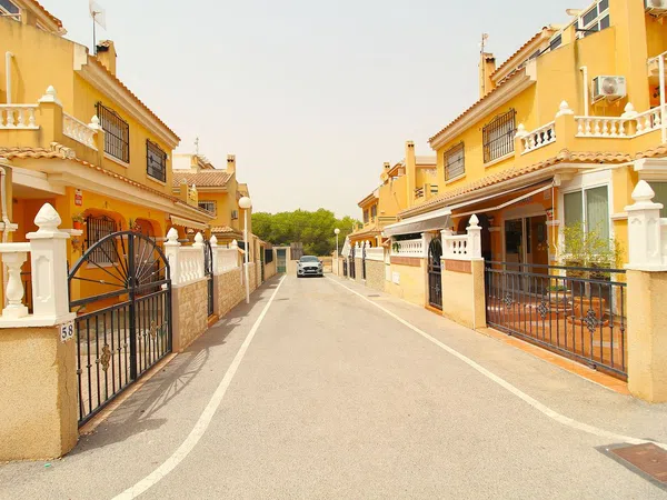 Chalet adosado en Calle Baikal, 8, Zona Lago - Los Almendros - Foto 4
