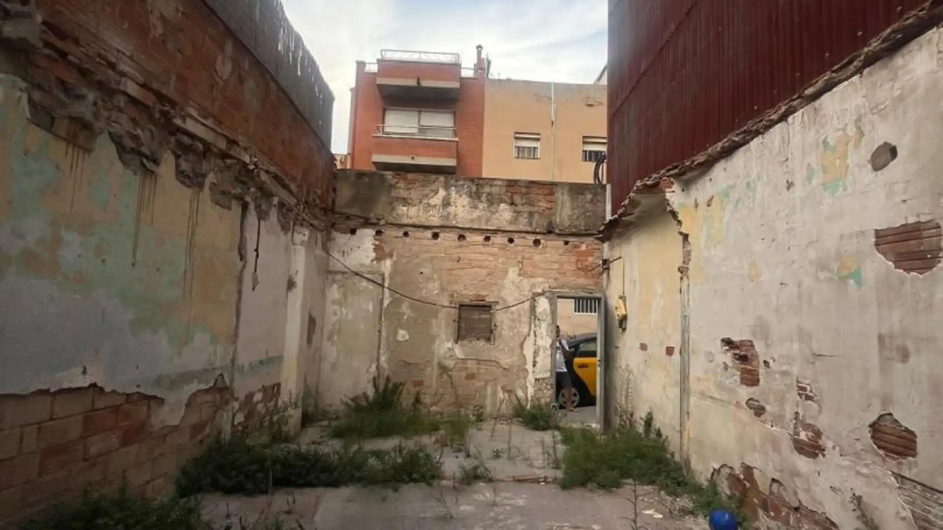 Finca rústica en  Carrer de Navata 9 - Foto 1