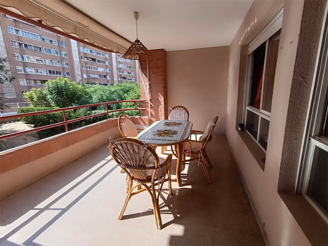 Piso en  Calle Victoria Kent Siano 32