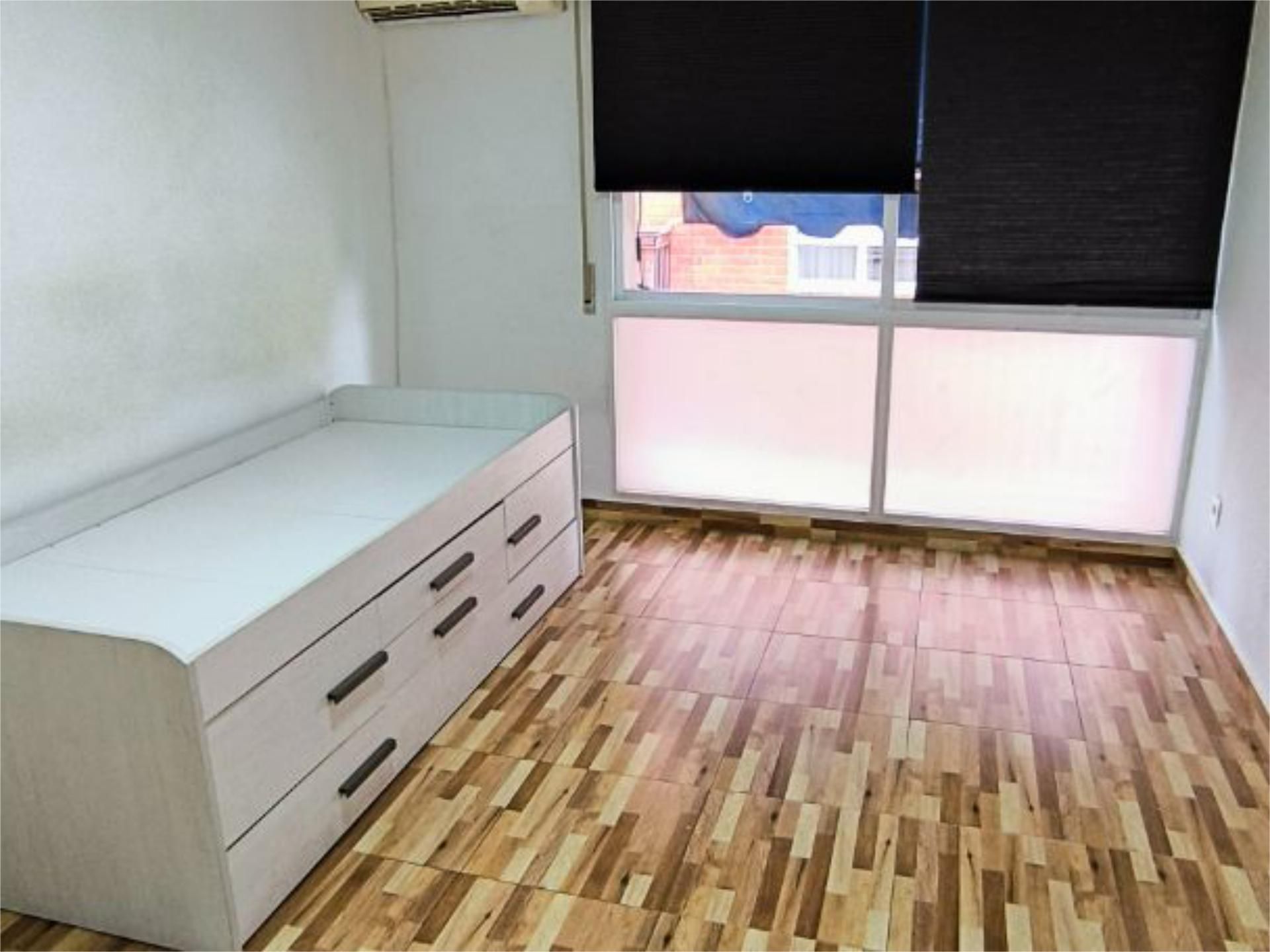 Piso en  Calle Trinidad 12