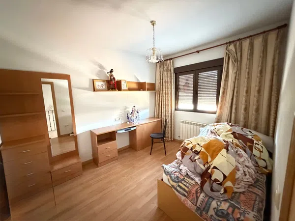 Chalet adosado en Polan - Foto 10