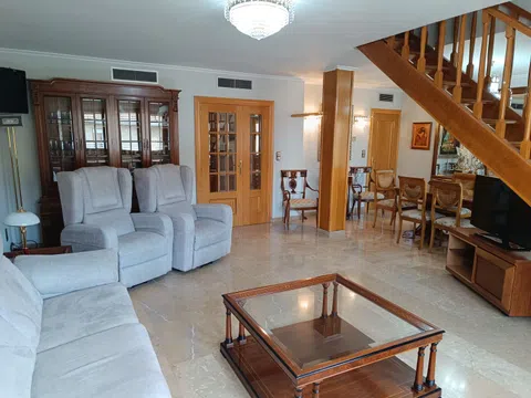 Chalet adosado en calle mayor, 33