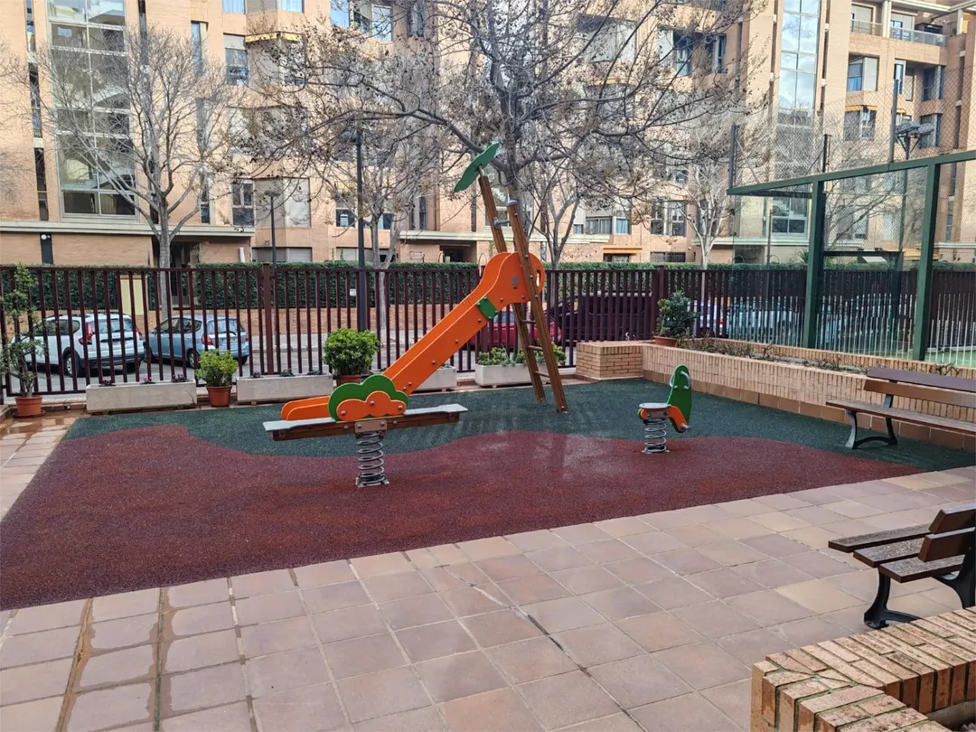 Piso en  Carrer de la Canal de Navarrés 9 - Foto 4