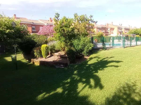 Chalet adosado en Villafranca del Castillo - Foto 1
