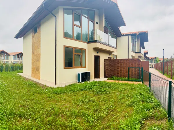 Chalet pareado en Urbanización Puerta de Comillas II, 4 - Foto 1