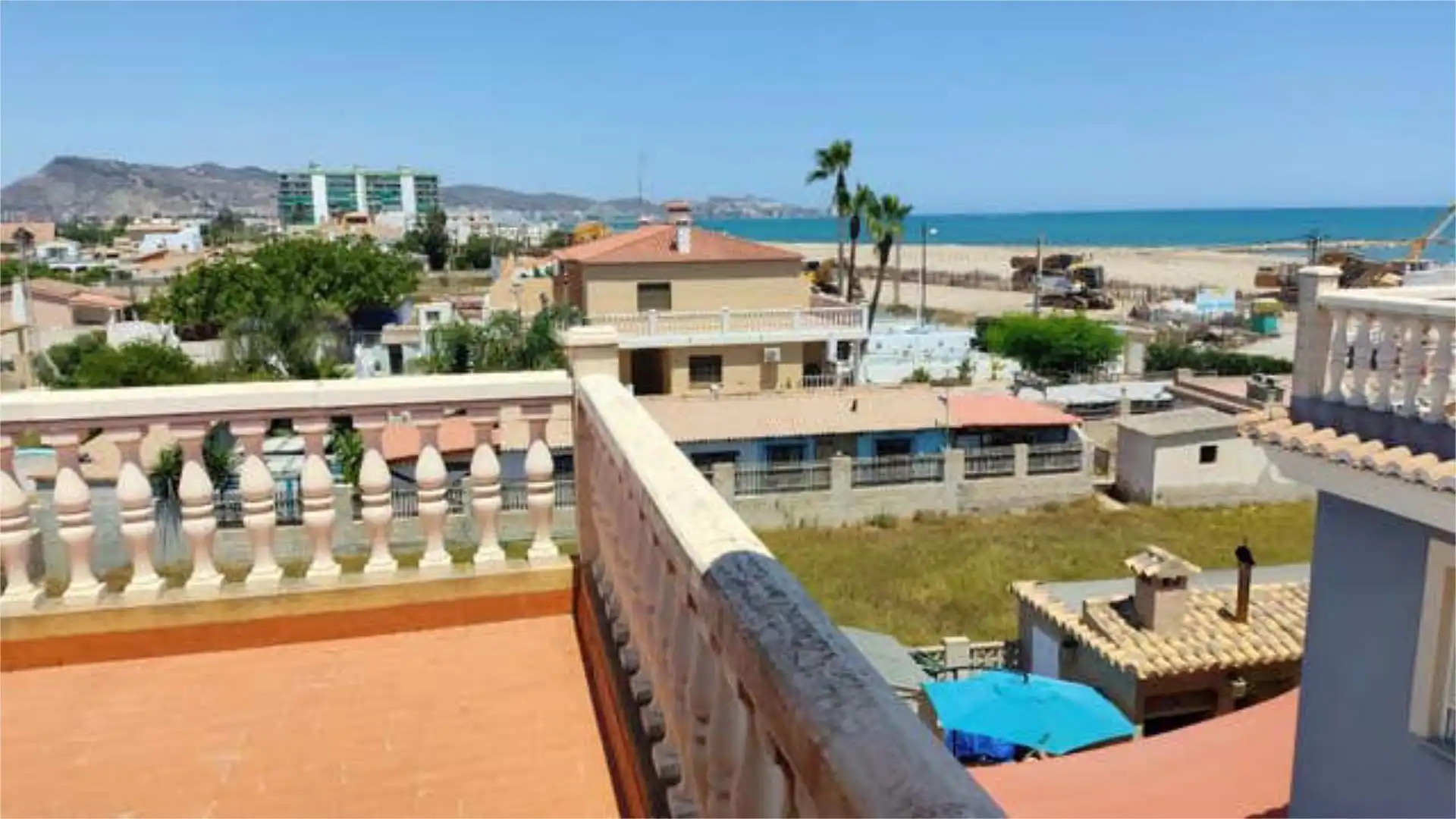 Casa adosada en PLAYA DEL MARENYET - Foto 2