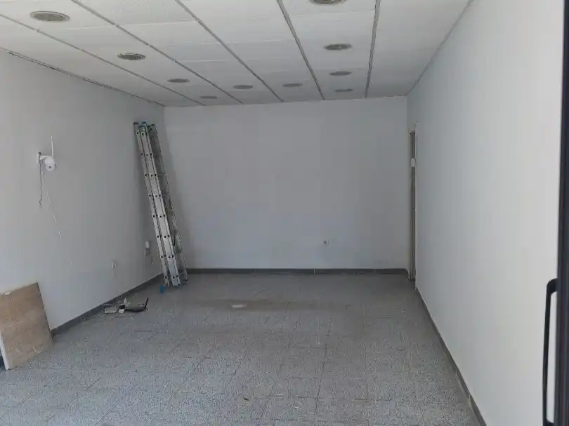 Local comercial en  Carrer de Can Viloca 5 - Foto 4