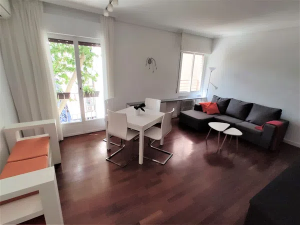 Piso en calle de la Infanta Mercedes, 12