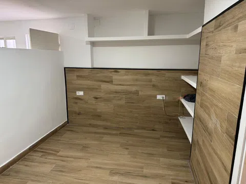 Estudio en plaza Roja de la Ciutat Meridiana, 1