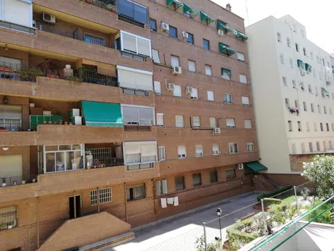 Piso en calle de Aldea del Fresno, 9