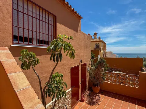 Piso en calle Hermanos Álvarez Quintero, 32