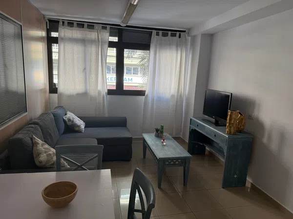 Estudio en avenida Rafael Cabrera, 5